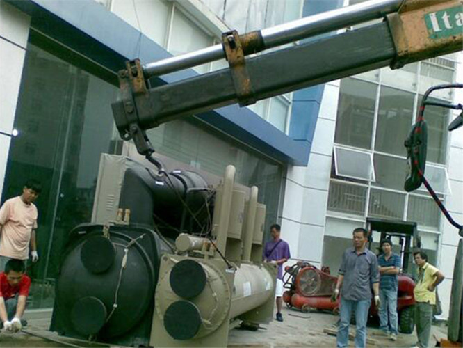 铁锋区随车吊和汽车吊的核心区别是什么？哪种更省钱？