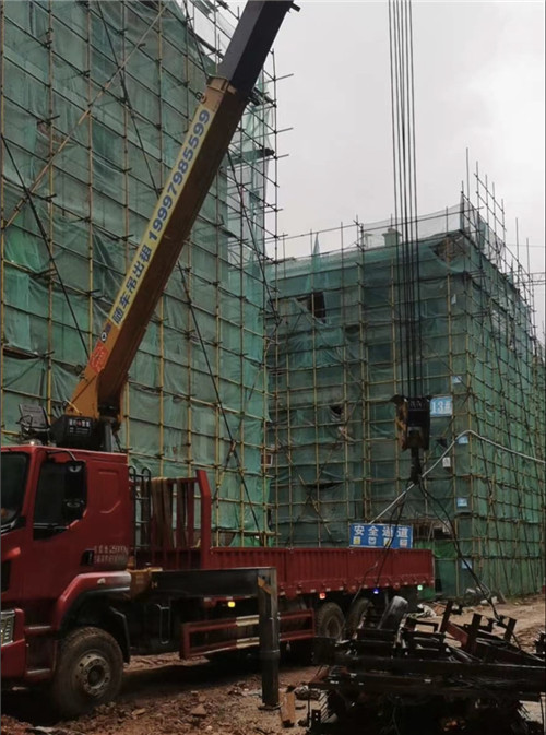 铁锋区“慢工细活”—— 吊车的 “微动控制” 技术