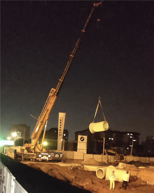 铁锋区“弯臂矫正”—— 吊车的 “形变补偿” 技术